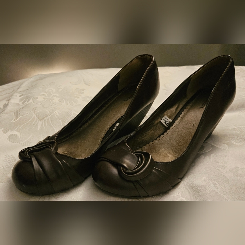 Xhilaration Brown Heels Classic Design
